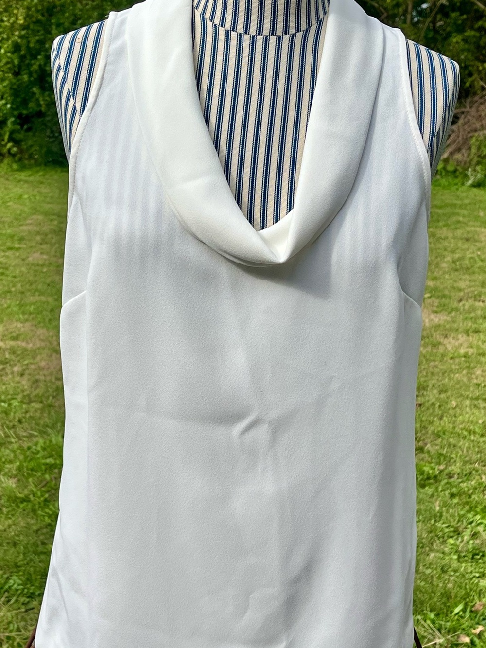 Trina Turk Women’s Cowl Neck Blouse White Slvls Drape Top Size S Made in USA
